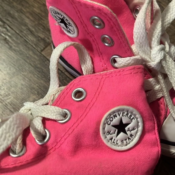 Toddler Pink High-Top converse - Picture 2 of 2